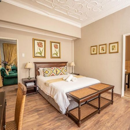 Fatmols Guest Lodge Johannesburg Bagian luar foto