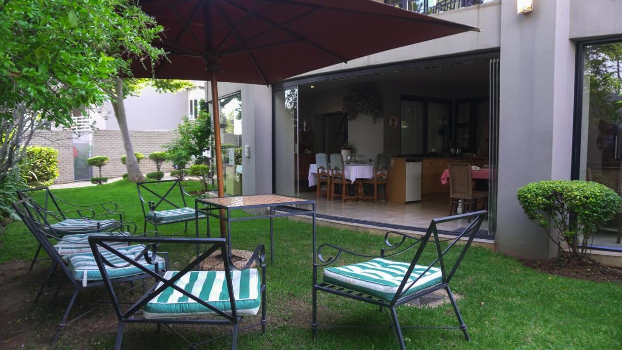 Fatmols Guest Lodge Johannesburg Bagian luar foto