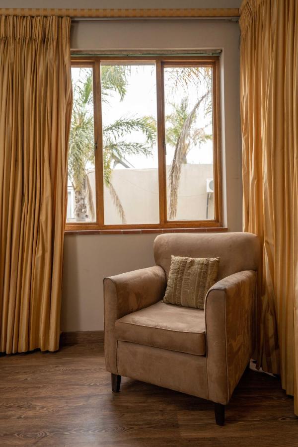 Fatmols Guest Lodge Johannesburg Bagian luar foto