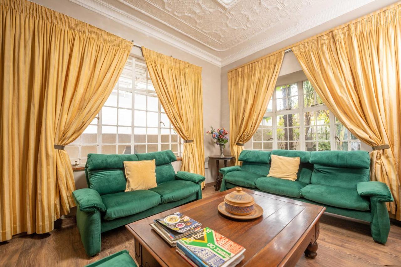 Fatmols Guest Lodge Johannesburg Bagian luar foto