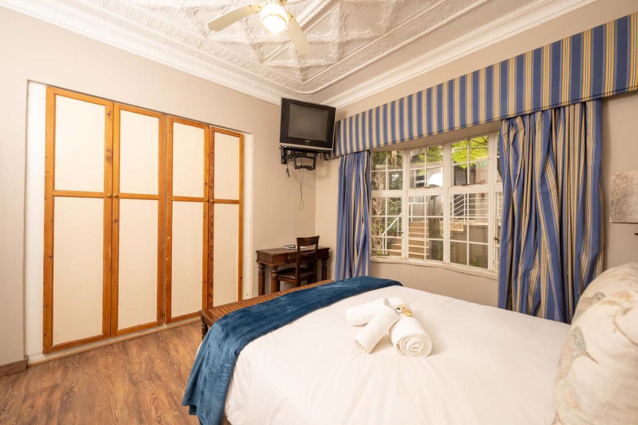 Fatmols Guest Lodge Johannesburg Bagian luar foto
