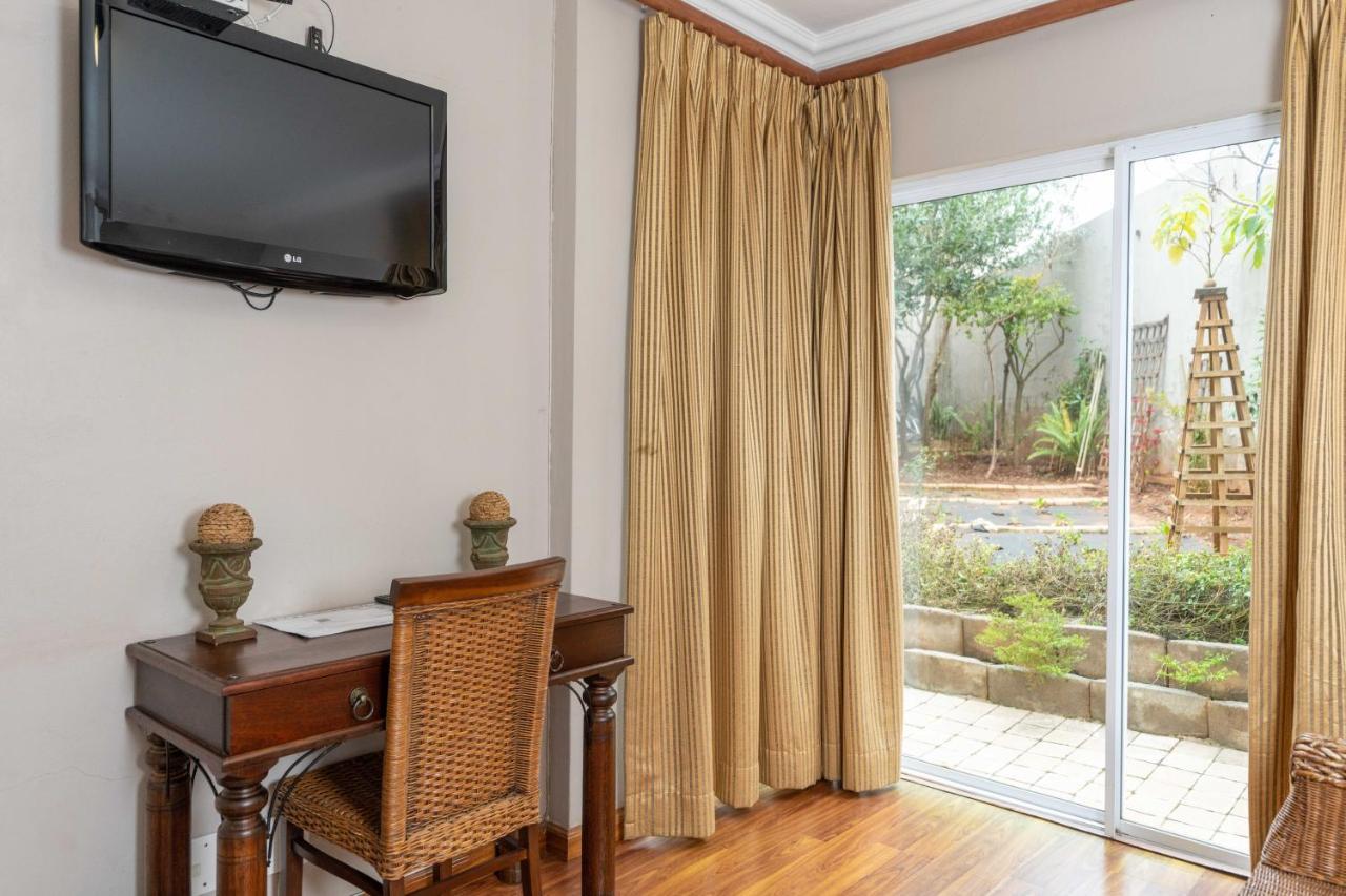 Fatmols Guest Lodge Johannesburg Bagian luar foto